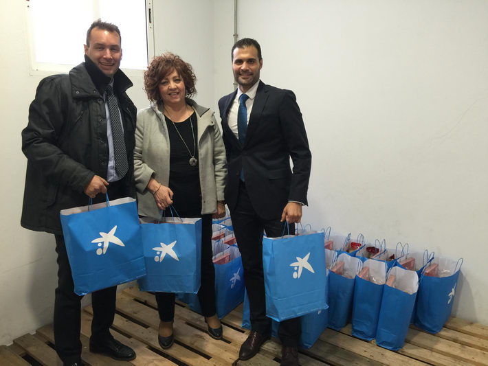 El Banco de Alimentos del Ayuntamiento de �rgiva reparte alimentos a m�s de un centenar de familias desfavorecidas