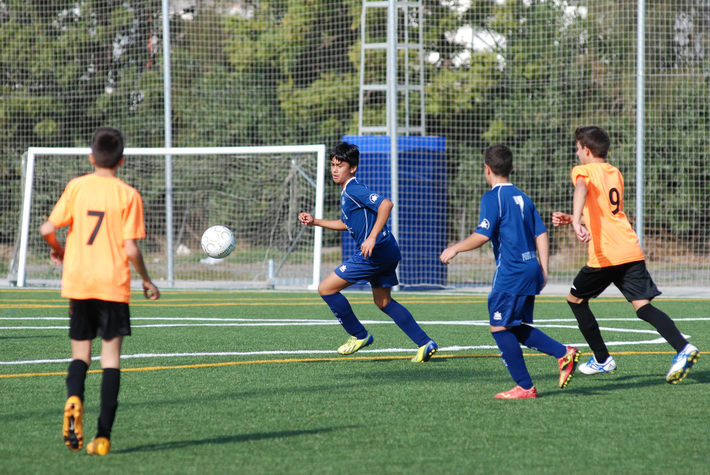El Puerto de Motril Club de Fútbol se impone al Dúrcal en la Tercera sénior en el exilio de Calahonda
