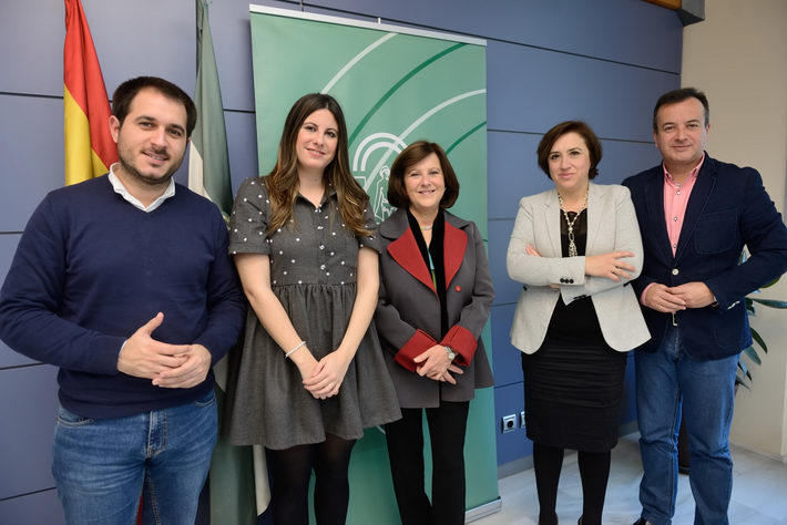 Sánchez Rubio mantiene un encuentro con la nueva coordinadora provincial del Instituto Andaluz de la Juventud en Granada 