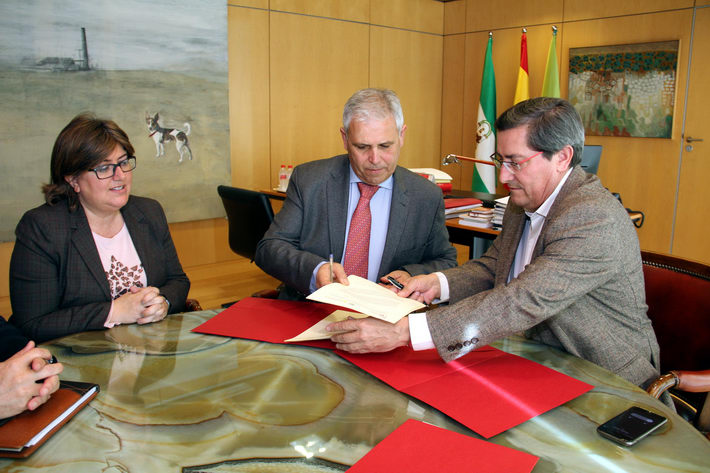 Diputación acuerda con las cooperativas  impulsar de forma conjunta la industria agroalimentaria granadina