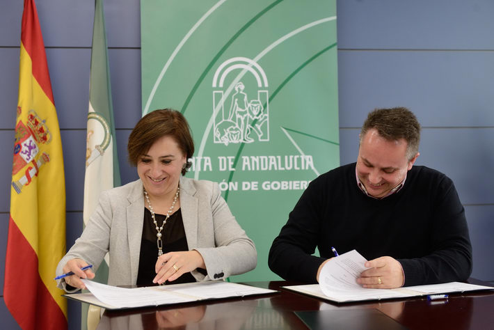 Junta y Ayuntamiento de Pinos Puente firman la cesión de una parcela para la creación de un ecoparque