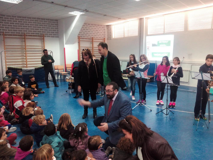 Más de 32.000 alumnos granadinos celebran el Día de Andalucía con un desayuno saludable 