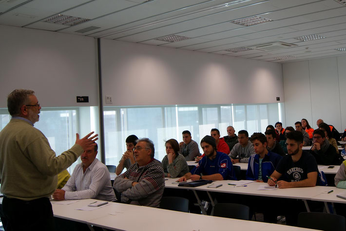 Mar�a �ngeles Esc�mez inaugura el Curso B�sico de Protecci�n Civil