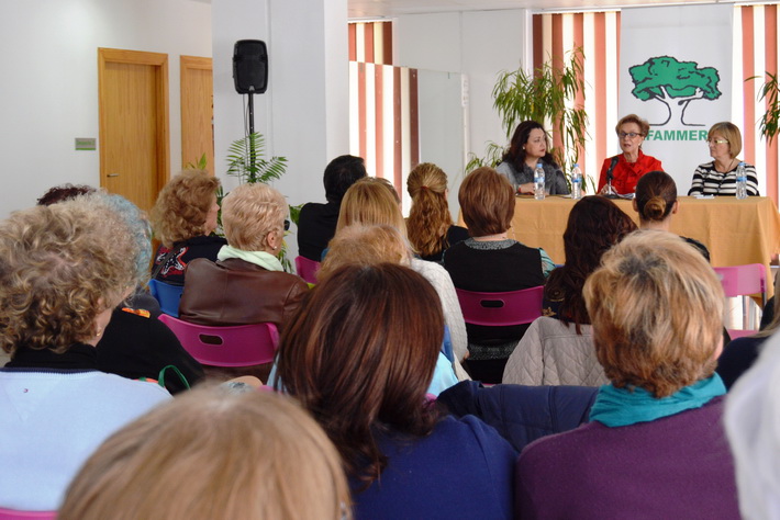 La presidenta nacional de AFAMMER alza la voz por la igualdad de oportunidades de las mujeres.