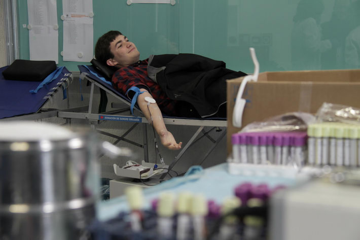 El Centro Regional de Transfusi�n Sangu�nea lleva a cabo una colecta en la ETS de Arquitectura como parte de su campa�a universitaria  