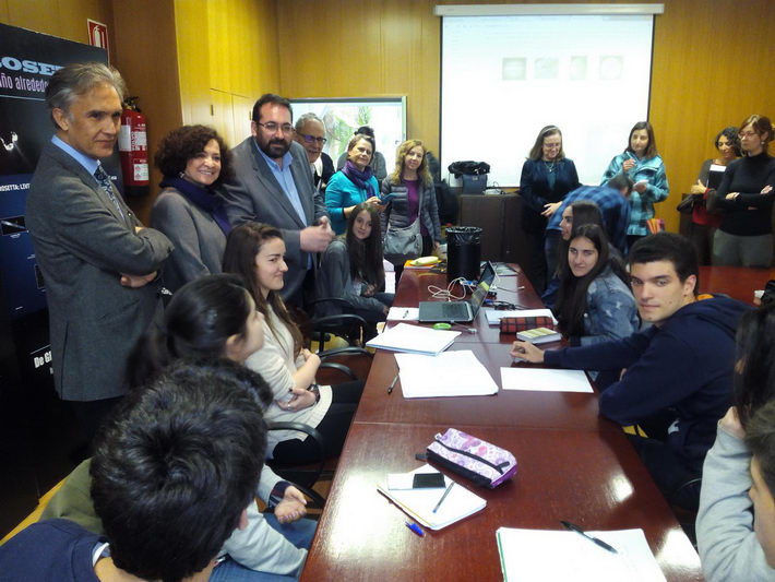 Más de 300 alumnos de Secundaria y Bachillerato colaboran con grupos de investigación de la UGR y el CSIC
