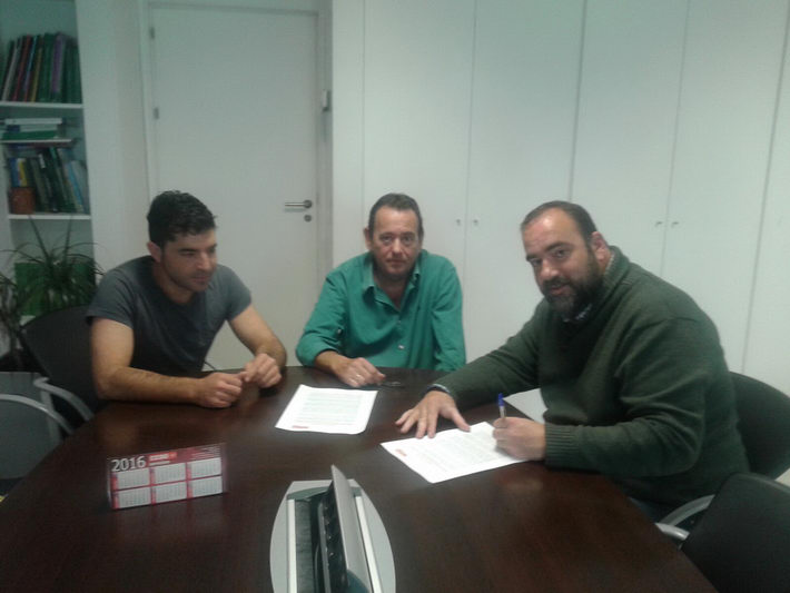 CCOO Granada promueve mociones en los ayuntamientos granadinos contra los recortes de plantilla en Correos.