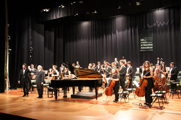 La Joven Orquesta del Sur de Espaa puso un broche  extraordinario de temporada en  Almucar con Beethoven y Shostakovich 
