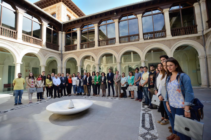 Unos 1.200 universitarios completan su formacin este ao con prcticas en la Junta de Andaluca