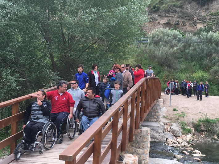Un centenar de participantes en la I Ruta de Senderismo adaptado reivindican el disfrute sin barreras de los espacios naturales