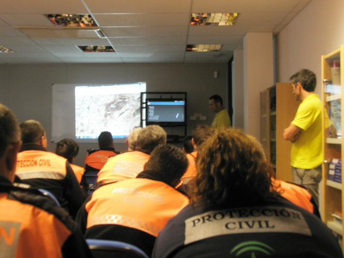 Protección Civil de Almuñécar se forma en Cartografía y Tecnología para búsqueda de personas 