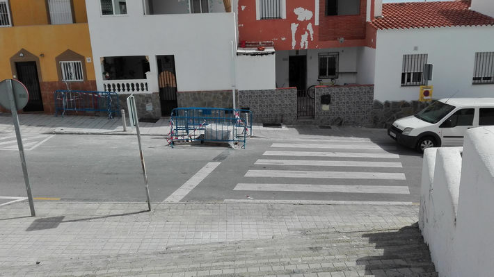 El Ayuntamiento mejora distintas calles del barrio del Varadero a petición de los vecinos.