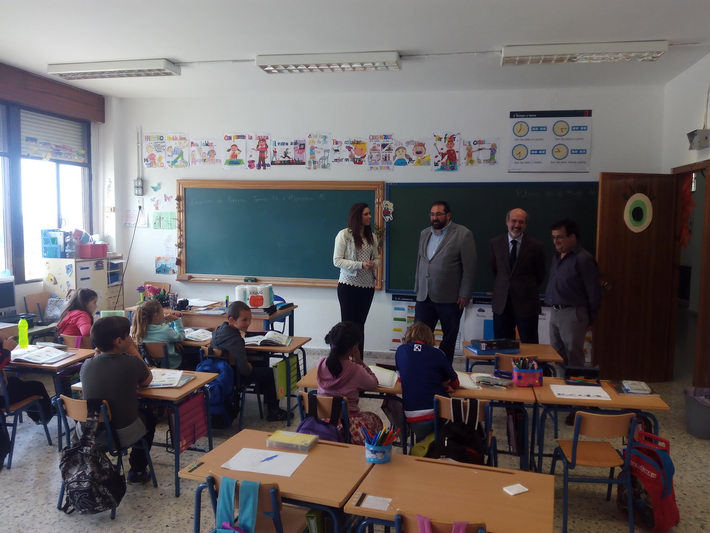 Educación refuerza el proyecto bilingüe en las zonas rurales con la incorporación del Colegio Público Rural 'Los Castaños' de Pitres 