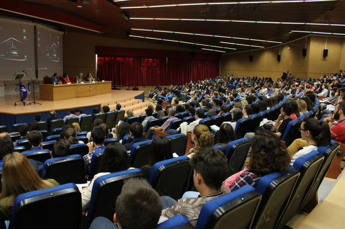 Más de 300 estudiantes de Secundaria y Bachillerato presentan sus trabajos de investigación en la Facultad de Ciencias
