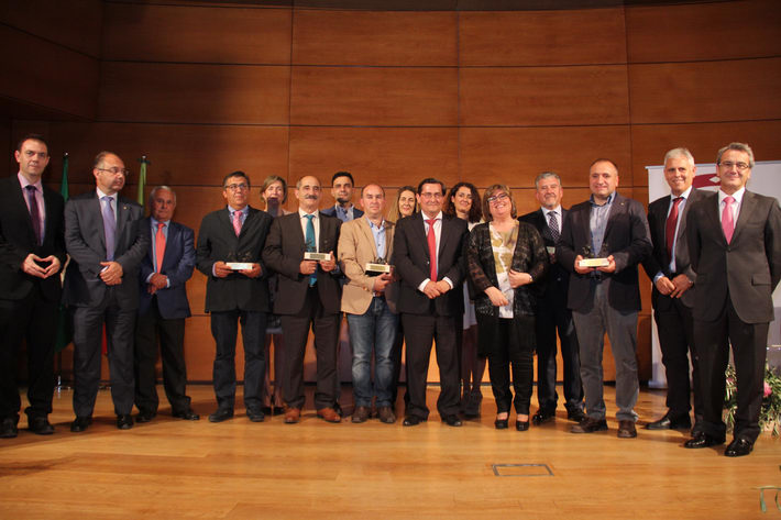 Diputación premia la calidad de los aceites granadinos y reconoce el trabajo del sector olivarero de la provincia