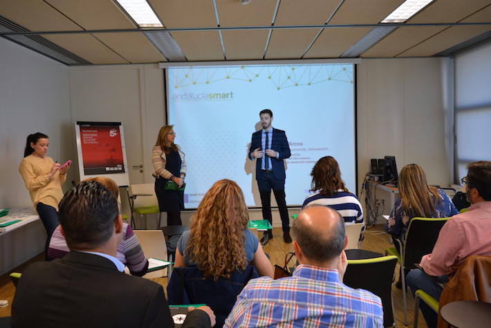 La Junta orienta a municipios de Granada sobre los pasos necesarios para diseñar sus modelos de ciudad inteligente
