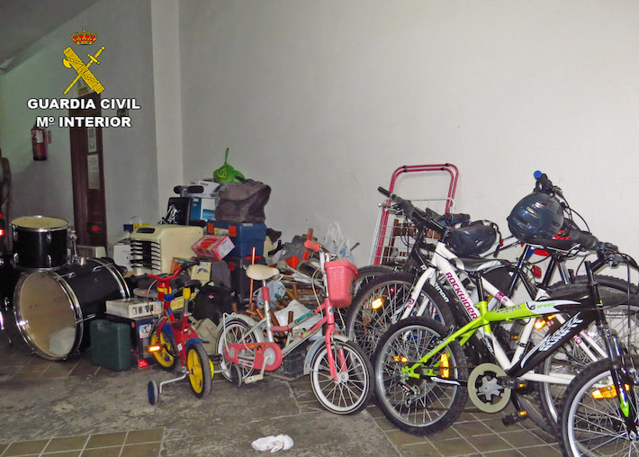 La Guardia Civil ha detenido a los seis integrantes de una banda criminal que robaba en Granada y M�laga