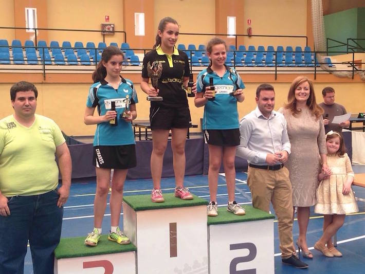 Ana Pedregosa y  Lucia López  coronan el  alevín en el Top Andaluz de Tenis de Mesa