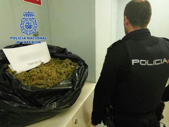La Polica Nacional detiene a un individuo con ms de 3 kilos de marihuana  