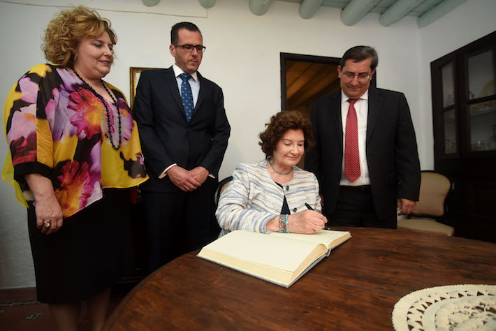 Antonina Rodrigo recibe el ‘Pozo de plata’ en reconocimiento a sus aportaciones sobre la vida y obra de Lorca