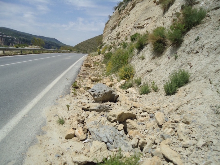 La Diputación se desprende del mantenimiento de la carretera provincial de acceso a Güéjar