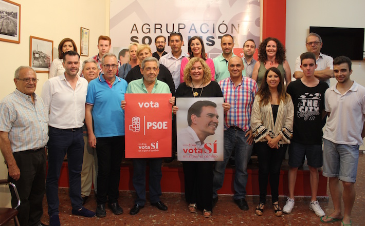 El PSOE inicia la campa�a en un acto en el que Flor Alm�n y Manuel Dom�nguez destacan la necesidad de un cambio de gobierno que acabe con los recortes y no deje a nadie atr�s