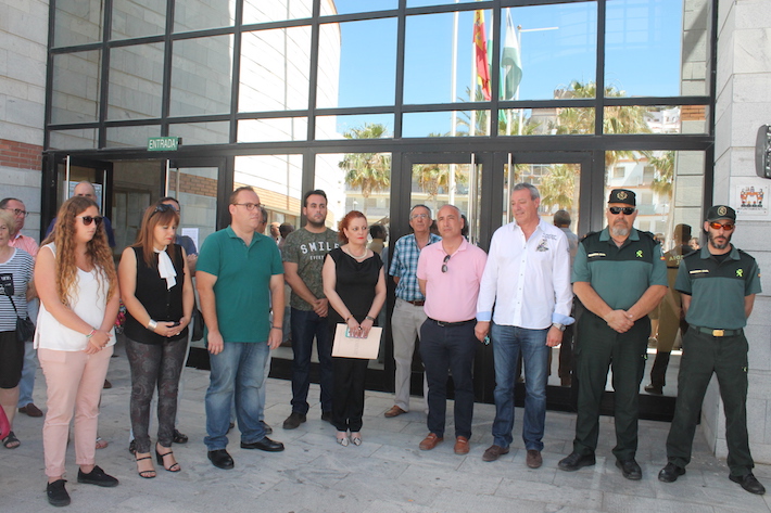 Minuto de silencio en Salobreña por la masacre de Orlando
