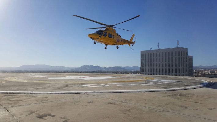 El Hospital del Campus de la Salud realiza con éxito un simulacro de aterrizaje en el helipuerto ubicado en la octava planta y con 960 metros cuadrados de superficie