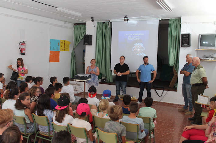 La Villa lleva a cabo una jornada de concienciacin sobre los fondos marinos para escolares

