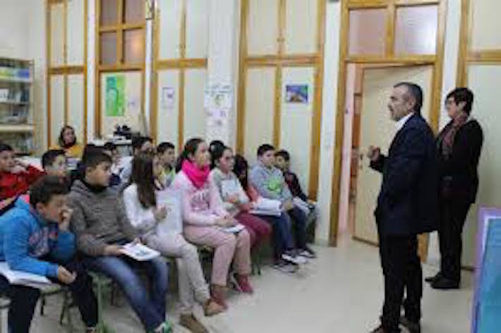 Francisco Velasco presenta en el CEIP La Noria de Almuñécar la adaptación-recreación “Acompañando a don Quijote.