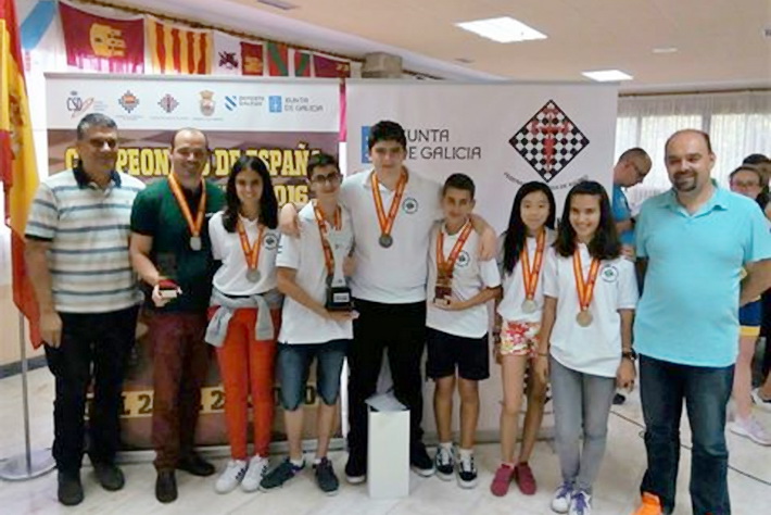 La ajedrecista motrilea Lara Eloisa Lorente ha conseguido en Padrn el Subcampeonato de Espaa de infantiles con la seleccin andaluza.