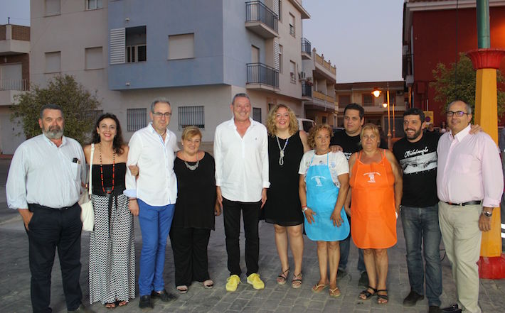 Arrancan las fiestas del barrio de Varadero en honor a la Virgen del Carmen con el encendido del alumbrado