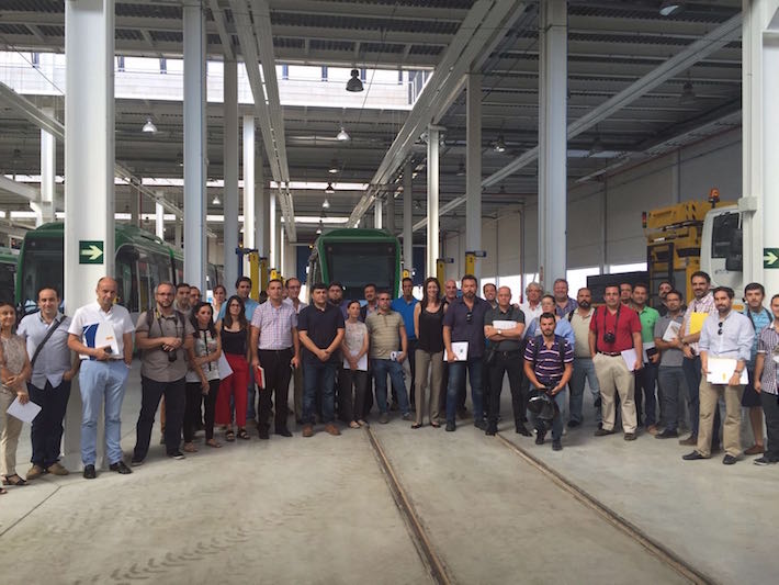 Una veintena de empresas interesadas en gestionar el Metro de Granada visitan sus instalaciones para conocer sus detalles