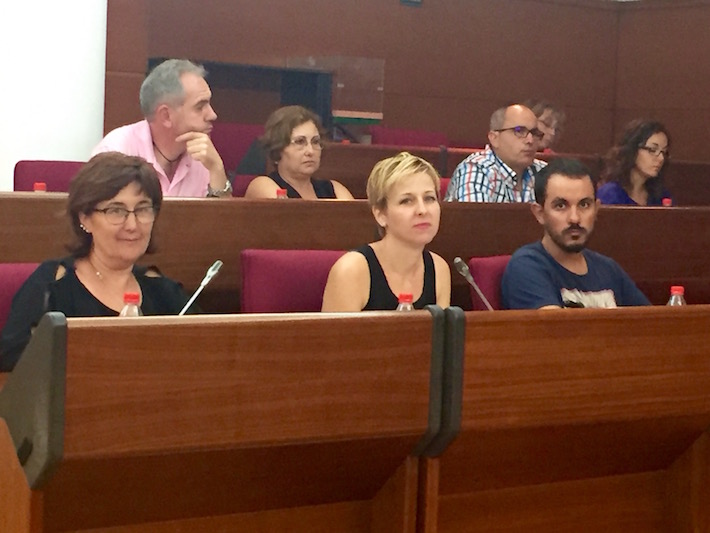 Izquierda Unida denuncia la “actuación antidemocrática” del gobierno municipal en el pleno.
