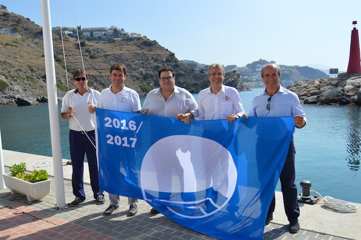 Marina del Este entre los 16 puertos deportivos andaluces que reciben la bandera azul.
 