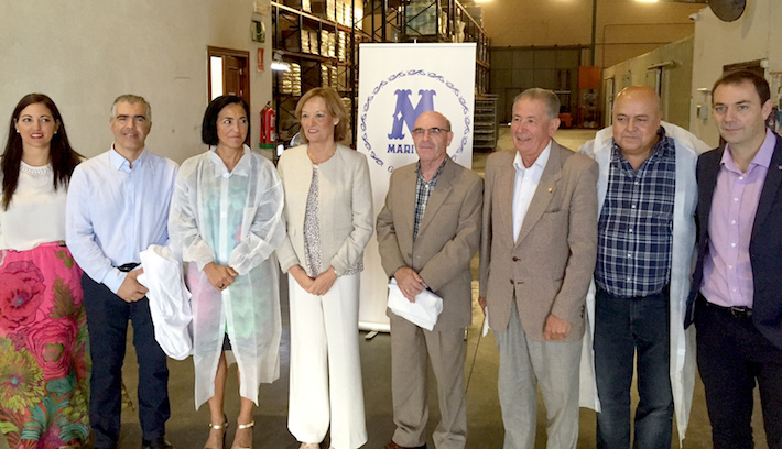 Carmen Ortiz destaca la apuesta de Maritoi por elaborar productos tradicionales de calidad con ingredientes andaluces
