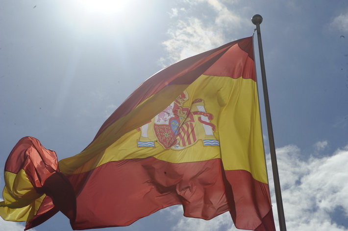 Almucar rendir  homenaje a la Bandera con motivo de la Fiestas Nacional