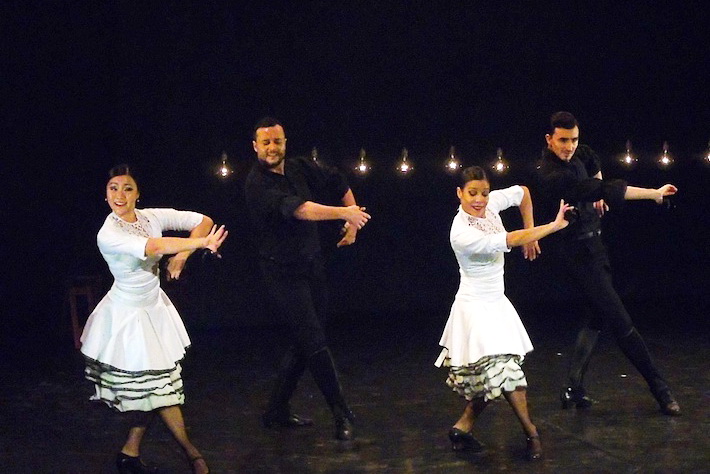 El granadino Daniel Do�a triunf�  en Almu��car con su  espect�culo �No pausa�