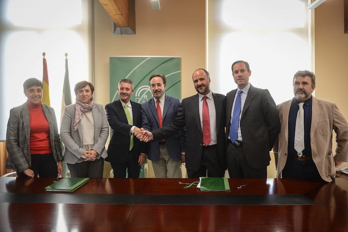 La Junta firma el contrato de operacin del Metro de Granada con Avanza, que da paso al proceso de seleccin del personal