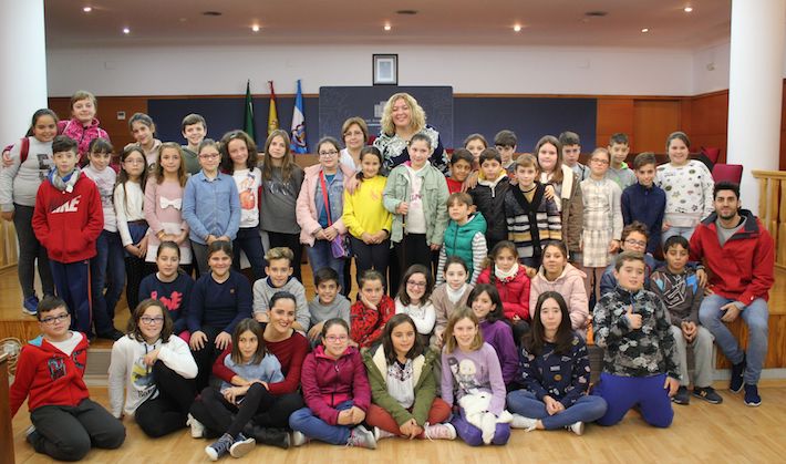 El Ayuntamiento abre sus puertas a nios y nias de Motril con la celebracin del Pleno Escolar