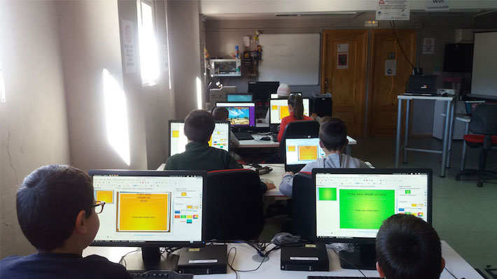 Los niños aprenden en Guadalinfo a crear presentaciones multimedia 