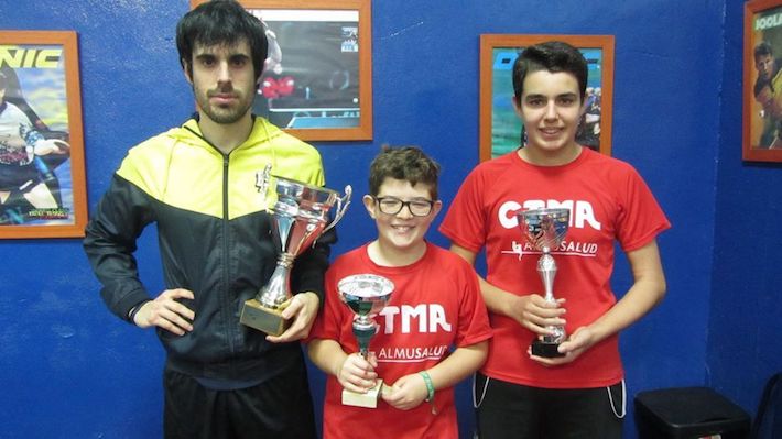 Víctor Prados se proclamó campeón  del Torneo de Navidad de Tenis de Mesa de Almuñécar
