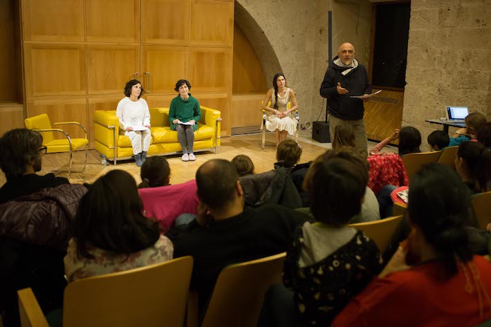 El ciclo ‘El teatro se lee en la Alhambra’ acoge este viernes ‘Las canciones que les cantaban a los niños’, de Raúl Dans, con actores de Histrión y Remiendo Teatro
