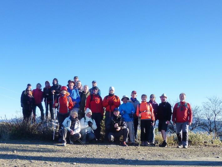 Una treintena de senderistas sexitanos participaron en la ruta por la Sierra de Lenteg y Otvar.