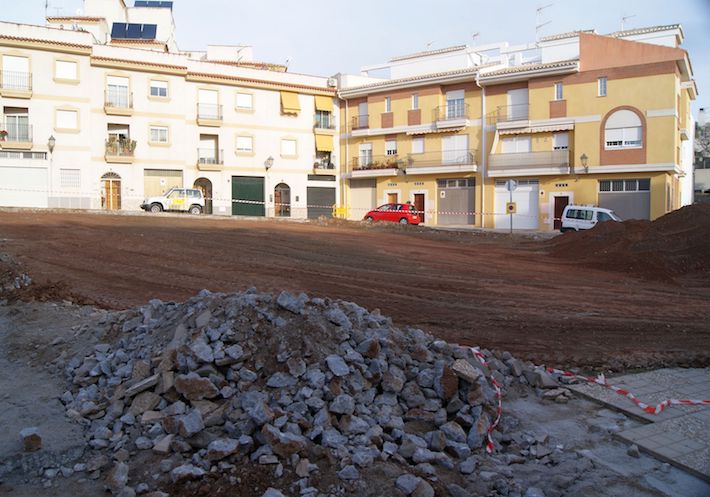 El solar Municipal entre las calles Melaza y Cañadú se convertirá en una zona de aparcamiento