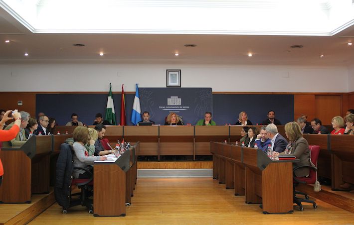 El Ayuntamiento de Motril en Pleno aprueba reclamar a la Junta su deuda con el Turismo de la Costa.   