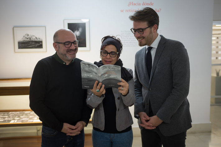 La Biblioteca de Andalucía acoge la exposición ¿Hacia dónde se retira la montaña? que aúna fotografía y poesía
