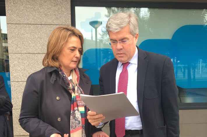 La portavoz del PP de Motril traslada al Secretario de Estado de Hacienda los problemas de financiación de la ELA de Carchuna y Calahonda

