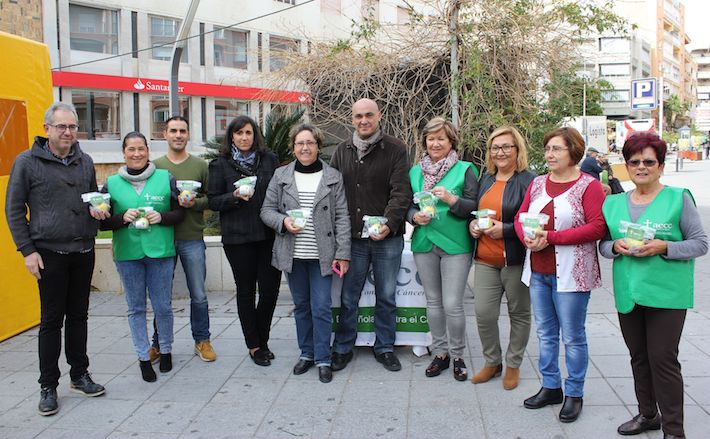 El Ayuntamiento de Motril muestra su apoyo a la AECC dentro de los actos para conmemorar el Día Mundial Contra el Cáncer