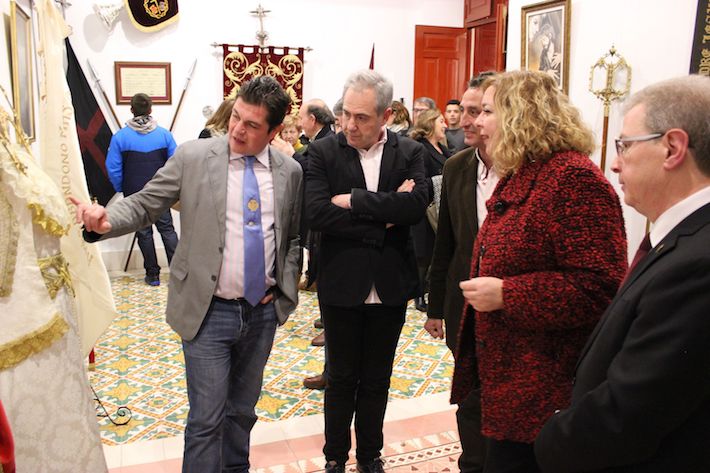 La Agrupación de Hermandades y Cofradías de Semana Santa de Motril inaugura la exposición de su 50 aniversario
